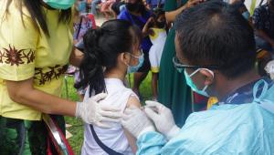 Jemaat Efata Ambon Sehat Jiwa dan Raga dengan Vaksinasi TNI AL