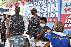 Percepat Target Vaksin Pemerintah, Kolinlamil TNI AL Gelar Serbuan Vaksinasi Maritim di Subang