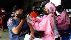 TNI AL Percepat Penanggulangan Covid-19 dengan Vaksinasi Penduduk Sekitar Halong Ambon