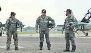 Bamsoet dan Puan Maharani Terima Brevet dan Wing Kehormatan Penerbang Kelas 1 TNI-AU