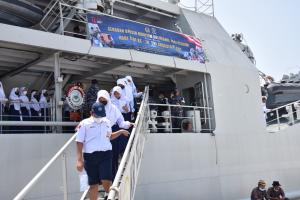 Kolinlamil Sandarkan KRI Teluk Bintuni 520, Fasilitasi Serbuan Vaksinasi Maritim TNI AL untuk Pelajar Subang