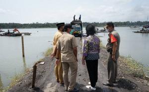 Warga Minta Bantuan GKR Hemas Tertibkan Tambang Pasir di Sepanjang Kali Progo