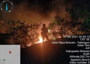 Kawasan Hutan dan Lahan Krueng Simpoe Seluas 7 Hektar Terbakar