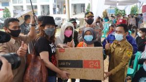 Maia Estianty Beri Semangat Para Peserta Vaksin di Sukamakmur Bogor