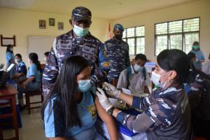 Selamatkan Generasi Penerus Bangsa, TNI AL Gencar Laksanakan Serbuan Vaksin di Lembaga Pendidikan