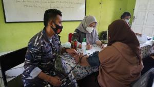 TNI AL Kebut Vaksinasi Pelajar Maluku Tengah untuk Mendorong PTM Aman