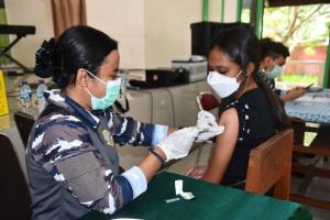 TNI AL Kebut Vaksinasi Covid-19 Tenaga Pendidik dan Pelajar SPP Negeri Ambon