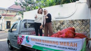 Bantu Petani dan Masyarakat Terdampak Covid-19, Perempuan Tani HKTI DKI Jakarta Gelar Bazar Bawang Murah
