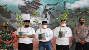 Sukseskan Program BUMN Hijaukan Indonesia, PTPN X Tanam 16.000 Pohon