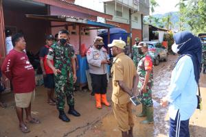 Danlanud SPR Tinjau Warga Terdampak Banjir di Jayapura