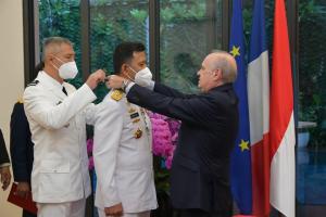 Rektor Unhan RI Terima Bintang Kehormatan dari Perancis
