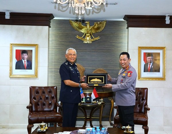 Terima Kunjungan Kepala Kepolisian Malaysia, Kapolri Bahas PMI Ilegal hingga Penanganan Covid-19