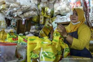 Minyak Goreng Satu Harga Rp14.000 Per Liter Kini Tersedia di Pasar Tradisional