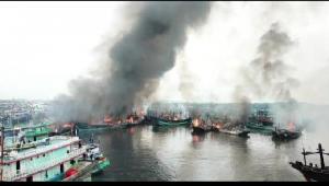 Prajurit TNI AL Lanal Tegal Bantu Padamkan Kebakaran Belasan Kapal di Tegal