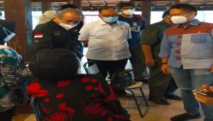 Dampingi Menkes Vaksinasi Booster di Rumah Sarwono, Pemred Asri Hadi Ajak Masyarakat Patuhi Prokes