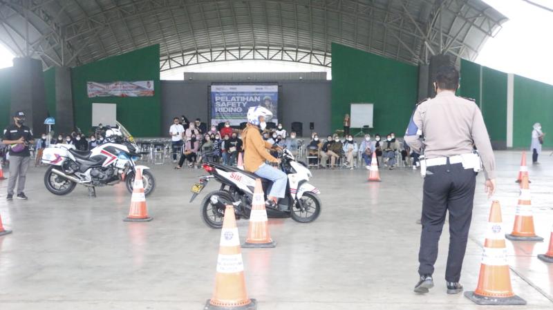 Gelar Safety Riding bagi Karyawan PNM, Pimpinan MUM: Penting Punya Etika Saat Berkendara