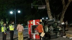 Tiga Petugas Kritis! Hendak Padamkan Kebakaran di Rumdis Wagub, Dua Damkar Saling Tabrak