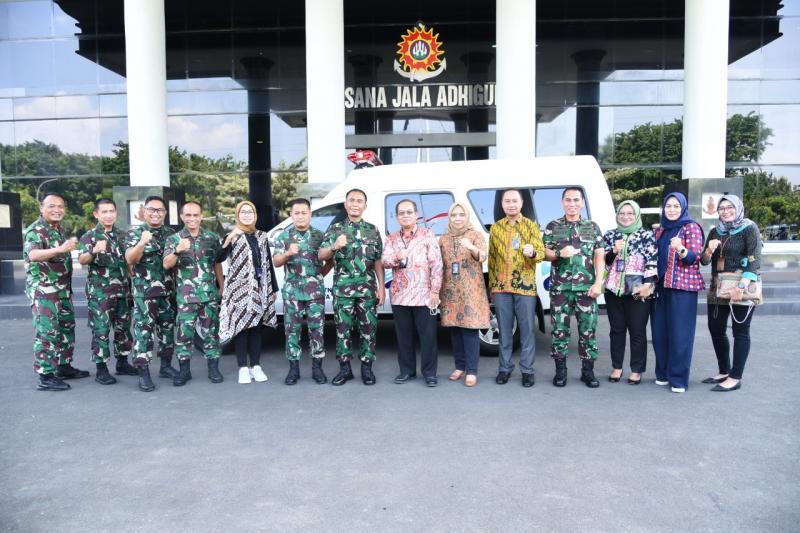 Kodiklatal Terima Hibah Mobil Ambulance Progam CSR BRI Peduli