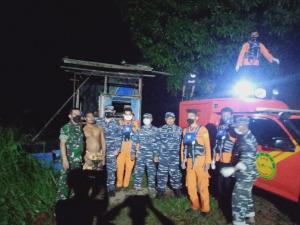 Jajaran Lanal Palembang Evakuasi Mayat di Perairan Talang Duku Jambi