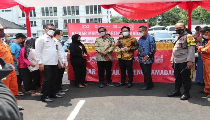 Menjaga Solidaritas dan Silaturahim lewat Bazar Minyak Goreng