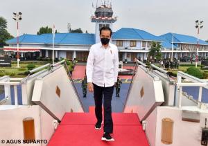 Jokowi Resmikan Bandara & Luncurkan Holding Industri Pertahanan di Jawa Timur