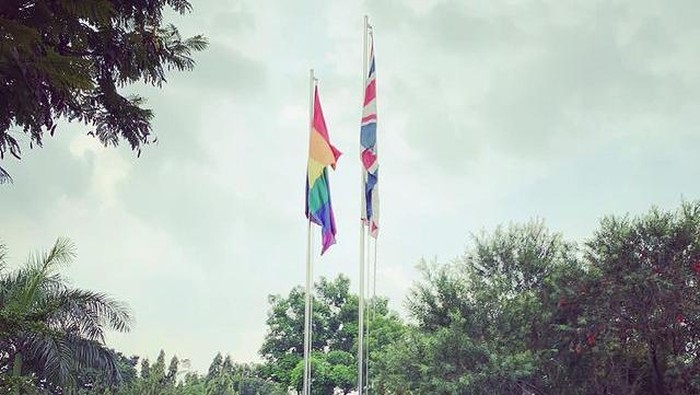 Pengibaran Bendera LGBT, Hikmahanto: Kedubes Inggris Harus Hormati Nilai Moral Indonesia