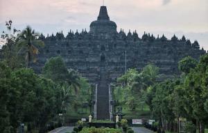 Harga Tiket Rp750 Ribu Hanya untuk Menaiki Bangunan Candi Borobudur