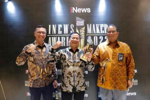 Berprestasi Kembangkan UMKM, Bos PNM Raih Penghargaan iNews Maker Award 2022