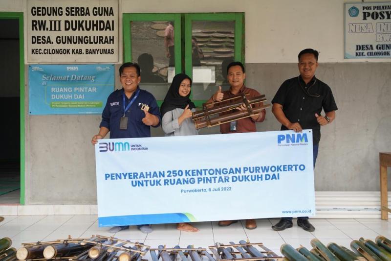 PNM Serahkan 250 Kentongan Purwokerto ke Ruang Pintar Dukuh Dai