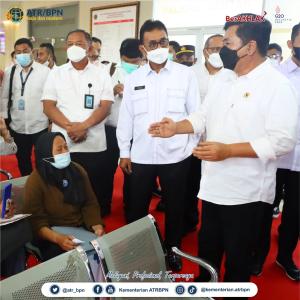 Kunjungi Kantor Pertanahan Kota Bekasi, Menteri ATR/Kepala BPN Tinjau Implementasi Loket Prioritas