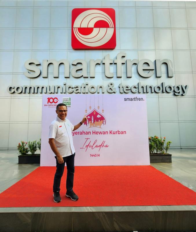 Hari Raya Idul Adha, Smartfren dan Yayasan Muslim Sinar Mas Serahkan Sapi dan Kambing untuk Warga