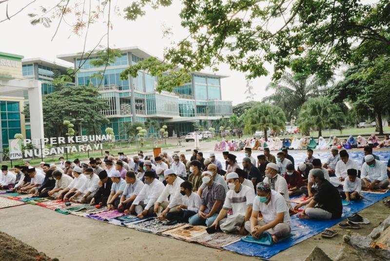 Usai Sholat Idul Adha, PTPN VI Bagikan Daging Kurban ke Panti Asuhan