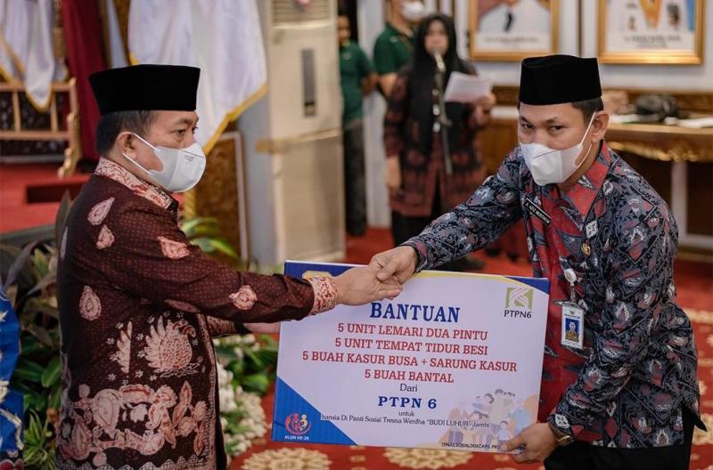 Peduli Lansia, PTPN VI Salurkan Bantuan TJSL ke PSTW Budi Luhur