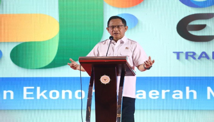 Hadiri Acara Puncak Sail Tidore 2022, Tito Karnavian Serahkan ADM untuk Masyarakat Kota Tidore Kepulauan