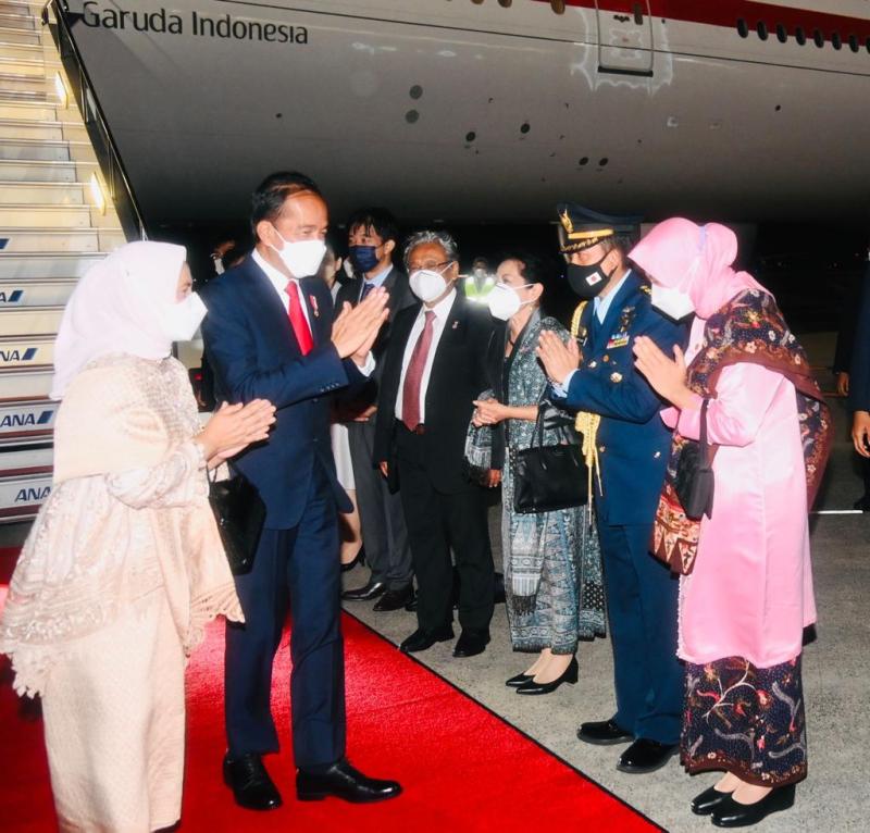Presiden Jokowi dan Ibu Iriana Tiba di Tokyo