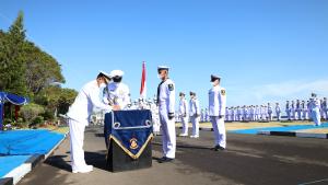 Wadan Kodiklatal Lantik dan Sumpah 250 Siswa Satdik 2 Jadi Prajurit TNI AL