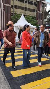 Saleh Husin, Ferry Salman dan Yuni Shara Meriahkan Fashion Walk di Zebra Cross pada Tjipta UMKM Fair