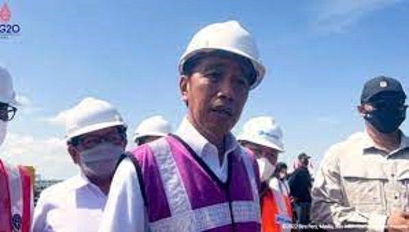 Marahi Pembantunya, Jokowi Minta Yasonna Ganti Dirjen Imigrasi