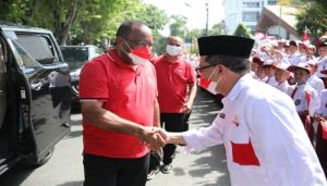 Ribuan Pelajar Ramaikan Gerakan Pembagian 10 Juta Bendera Merah Putih di Aceh