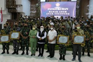 Bakti TNI untuk Jatim, 40 Perwira TNI dari Tiga Matra Dikukuhkan Jadi Bapak Asuh Anak Stunting