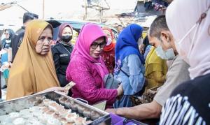 Warga Bogor Serbu Pasar Murah Sangkuriang di Jalan Ardio