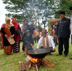 Festival Pesona Budaya Nagari Pangian Kecamatan Lintau Buo di Apresiasi Bupati Tanah Datar