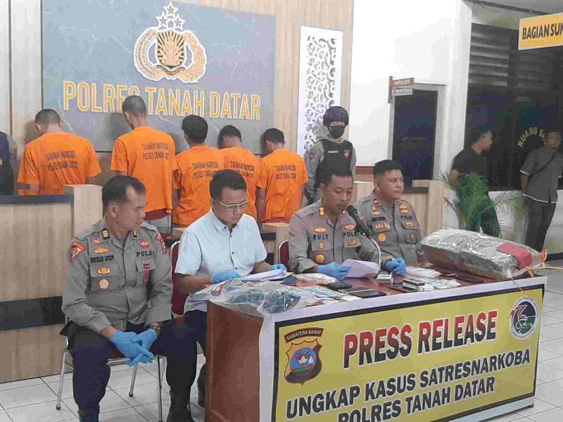 Lima Terduga Pelaku Penyalahgunaan Narkoba ganja kering dan Shabu di Bekuk Tim Polres Tanah Datar