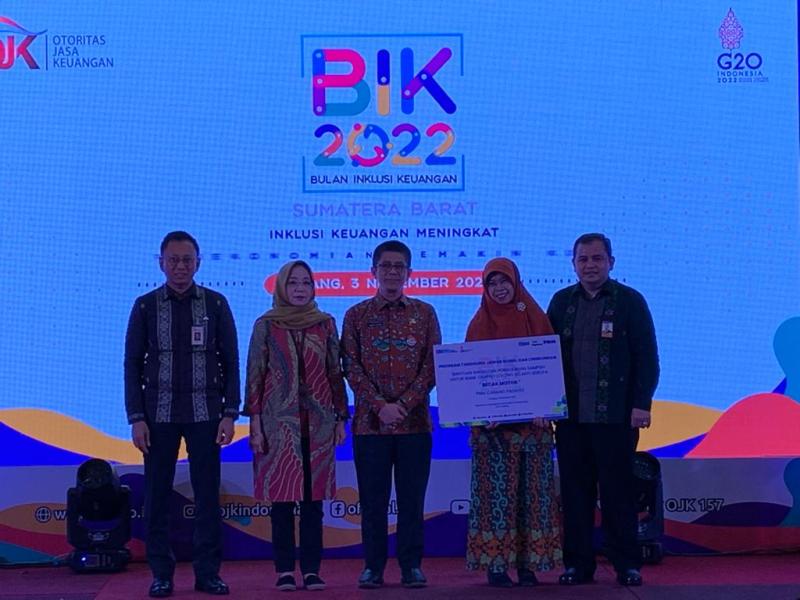 Selamat! PNM Padang Raih 2 Penghargaan Sekaligus pada Acara Puncak Bulan Inklusi Keuangan OJK