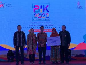 Selamat! PNM Padang Raih 2 Penghargaan Sekaligus pada Acara Puncak Bulan Inklusi Keuangan OJK
