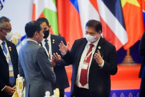 Pleno KTT ASEAN ke-40: Presiden Joko Widodo Tekankan Pentingnya Upaya Maksimal Negara ASEAN Memelihara Kesatuan dan Sentralitas