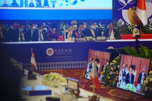 Presiden Joko Widodo Bahas Ekosistem Kendaraan Listrik dalam KTT ASEAN-Jepang ke-25 