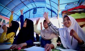 Gempabumi M 5.6 Cianjur, Anak-anak di Pengungsian Kembali Bersekolah