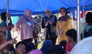 Dharma Wanita Persatuan BNPB Berikan Bantuan bagi Warga Cianjur