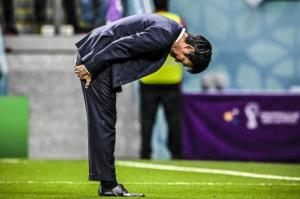 Hajime Moriyasu, Pelatih Jepang Membungkuk Meminta Maaf